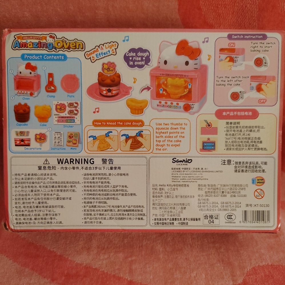 EXCLUSIVE - Hello Kitty Amazing Oven Playset - Picture 4 of 13